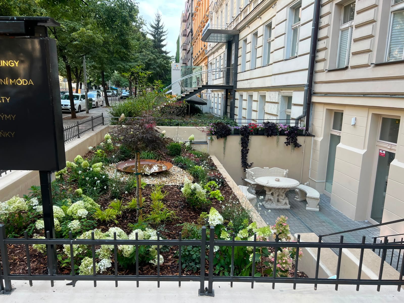 D-LO Gardens